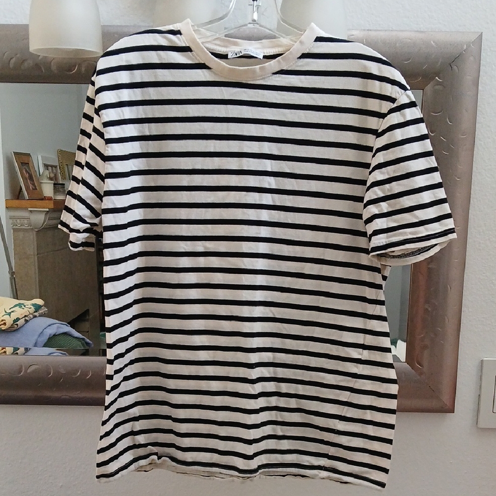 Zara Women's Black and White Striped Tee